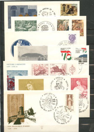 1976 - REPUBBLICA - LOTTO/42820 -  INSIEME DI 30 BUSTE FDC DIFFERENTI