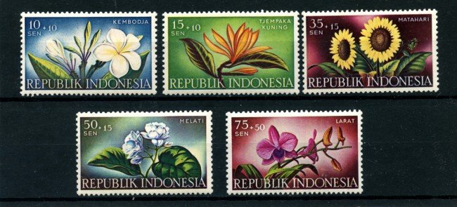 INDONESIA - 1957 - LOTTO/22964 - FIORI DIVERSI 5v. - NUOVI