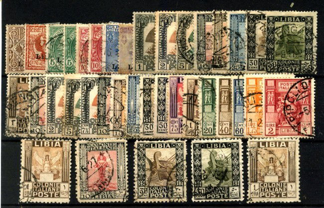 1912/1930 - LIBIA ITALIANA - LOTTO/42898 -  INSIEME DI 35 FRANCOBOLLI